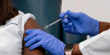 Kenali Risiko dan Efek Samping Vaksin Corona