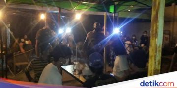 Polisi Bubarkan Kerumunan di Food Court Kemang, Pengunjung Dirapid Tes