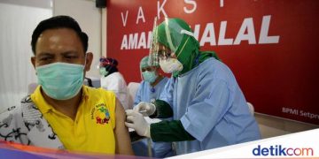 Vaksinasi Corona untuk Guru Dimulai, Jokowi Targetkan Juli Sekolah Tatap Muka