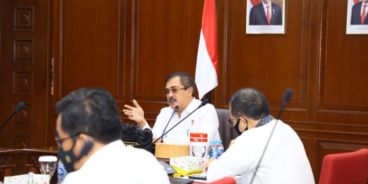 Puslabfor Polri Olah TKP Cari Penyebab Kebakaran Kilang Minyak di Indramayu
