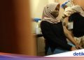 Vaksinasi COVID-19 di Bulan Puasa, Batal Nggak Sih?