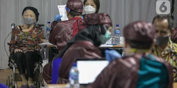 Prioritaskan Vaksinasi COVID-19 untuk Lansia, Biar Imunitas Baik Saat Lebaran