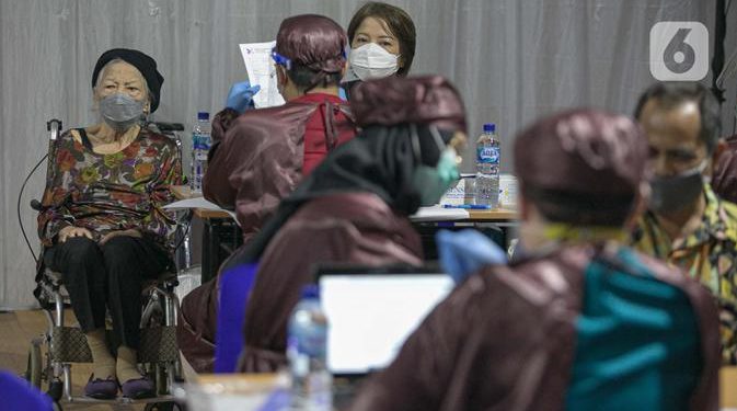 Prioritaskan Vaksinasi COVID-19 untuk Lansia, Biar Imunitas Baik Saat Lebaran