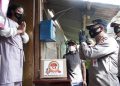 Berbagi Bansos ke Warga Muara Angke, Polri Pesan Patuhi prokes di Tengah Kasus COVID-19 yang Melonjak Tinggi
