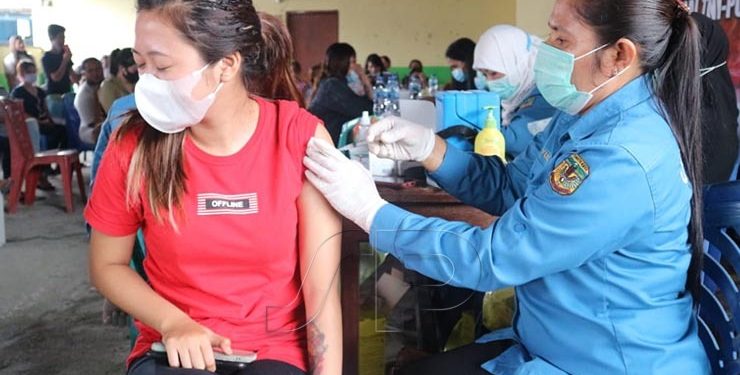 Polres Mimika Gelar Vaksinasi di 6 Titik, Pendaftar Lampaui Target