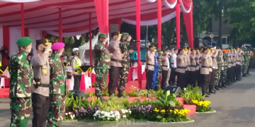 TNI dan Polri Targetkan Vaksinasi 1 Juta Orang per Hari