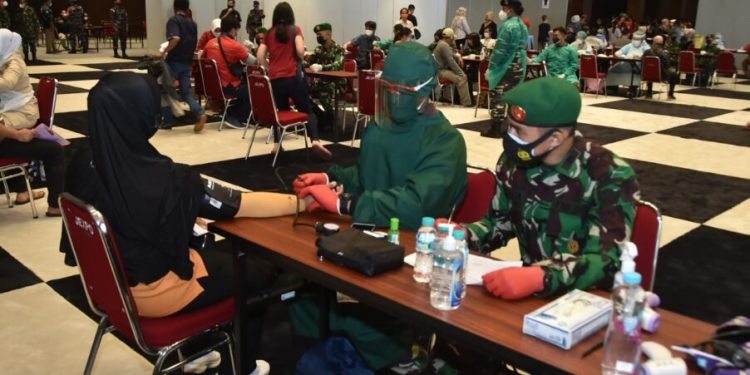 Gencarkan Vaksin, Perketat Prokes