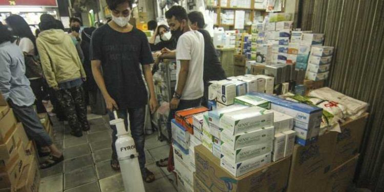 Polri Awasai Distribusi Paket 300.000 Obat Gratis