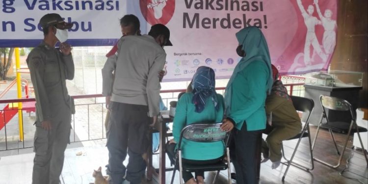 181 Peserta Disuntik, Polres Kep Seribu Gelar Vaksinasi Merdeka!