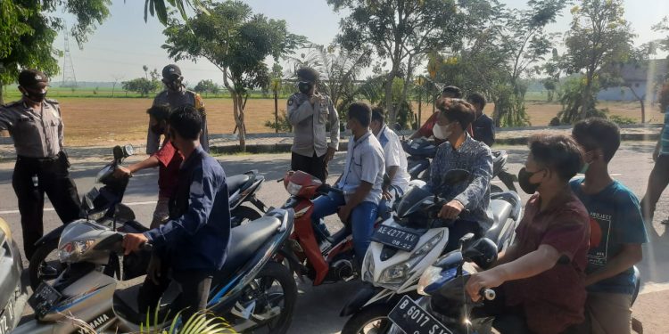Di Masa PPKM Polsek Pangkur Melaksanakan Operasi Yustisi Penegakan Hukum Protokol Kesehatan Di Jalan Raya Kecamatan Pangkur
