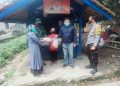 Bantu Warga Terdampak Covid-19, Polisi Bagikan Bansos Sembako