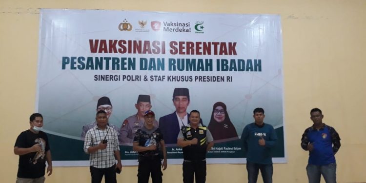 Gelar Vaksinasi serentak Di Pesantren Dan Rumah Ibadah, Kapolsek Minasatene Meninjau Persiapan Acara