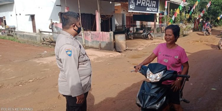 Rutin Gelar Operasi Yustisi, Anggota Polsek Jelai Hulu harap Warga Disiplin Terapkan Prokes