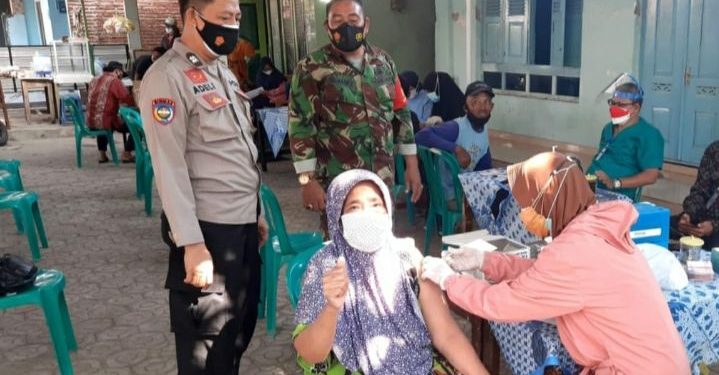 TNI-Polri Lakukan Sinergitas Pendampingan Vaksinasi di Kota Tegal