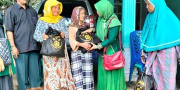 Kabareskrim Bagi Baksos ke Padangsidimpuan