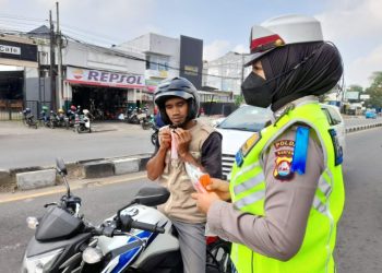 Ops Patuh Maung 2021,  Ditlantas Polda Banten Bagikan 2.355 Masker