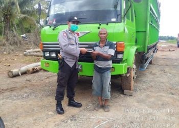 Polsek Kahayan Hilir Sampaikan Himbauan Kepatuhan Protokol Kesehatan Secara Humanis