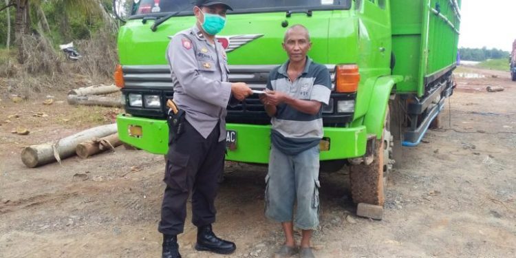 Polsek Kahayan Hilir Sampaikan Himbauan Kepatuhan Protokol Kesehatan Secara Humanis