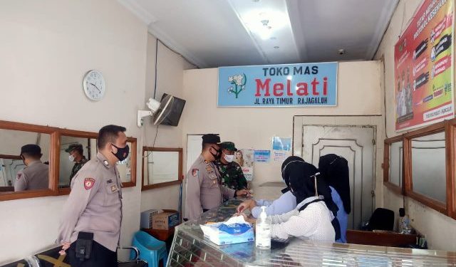 Antisipasi Gangguan Kamtibmas di Wilayah, Kapolsek Rajagaluh dan Danramil Lakukan Patroli