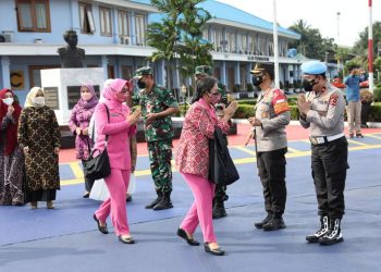 Kapolri Tinjau Korban Erupsi Gunung Semeru Di Lumajang