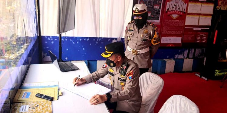 Pastikan Aman, Kabid TIK Polda Jatim Pantau Pengamanan Nataru di Trenggalek