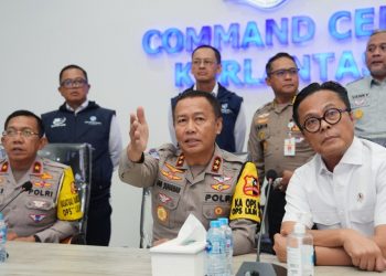 Kakorlantas Polri dan Wamen BUMN melakukan kunjungan ke Command Center KM 29 PJR Korlantas Polri di Tol Jakarta-Cikampek, Jumat (27/12/2023)