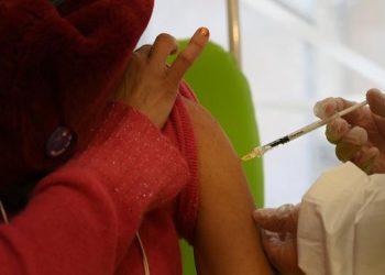 Mungkinkah Positif COVID-19 Walau Sudah Divaksin? Ini Penjelasannya