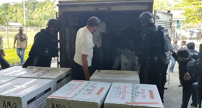 Pemprov Maluku Belum Kirim Vaksin COVID ke 11 Wilayah: Tunggu Izin Halal-EUA