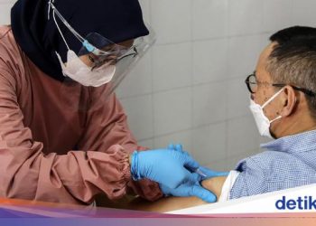 Lansia Mudah Terpengaruh Hoax Jadi Tantangan Program Vaksinasi COVID-19