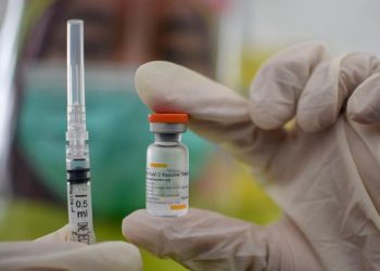 Tips Dokter dalam Mengurangi Efek Samping Vaksin COVID-19