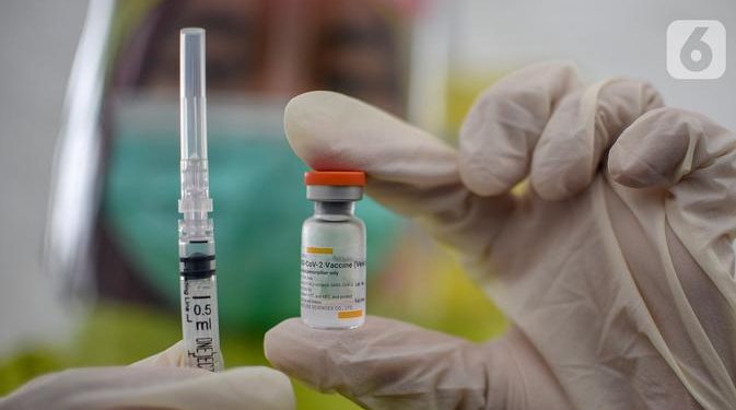 Tips Dokter dalam Mengurangi Efek Samping Vaksin COVID-19