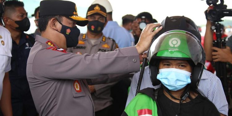 Kunjungi Natuna, Panglima TNI dan Kapolri Tinjau Pelaksanaan Vaksinasi