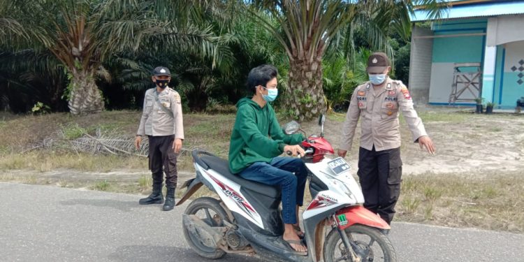 Polisi Lakukan Tindakan Tegas Terhadap Warga Yang Tidak Patuh Pakai Masker Saat   Operasi Yustisi