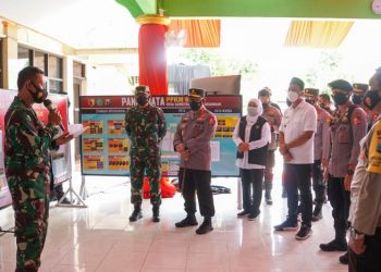 Panglima TNI-Kapolri tinjau posko PPKM darurat Sawotratap Sidoarjo