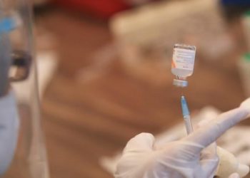 Penyuntikan Vaksin Booster bagi Nakes