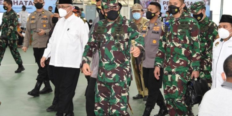Panglima TNI dan Kapolri Tinjau Dua Sentra Vaksinasi Covid-19 di Jakarta