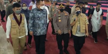 Kapolri Listiyo Sigit Prabowo Pantau Pelaksanaan Vaksinasi di IPB Dramaga