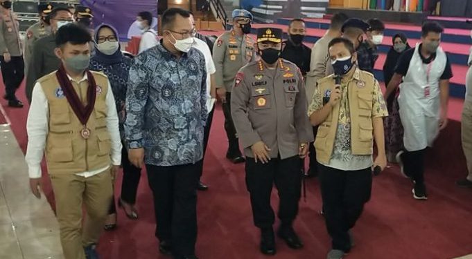 Kapolri Listiyo Sigit Prabowo Pantau Pelaksanaan Vaksinasi di IPB Dramaga