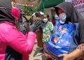 Ketua Dan Wakil Ketua Bhayangkari Polda Metro Jaya  Bagikan Sembako di Kemayoran