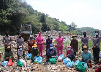 Peringati HUT Polwan Ke-73, Polwan Polda Banten Bersama Ibu Pembina Melaksanakan Bakti Sosial