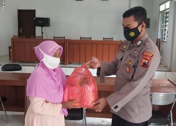 Polsek Subah Distribusikan Bansos Pada Warga Terdampak Pandemi COVID-19