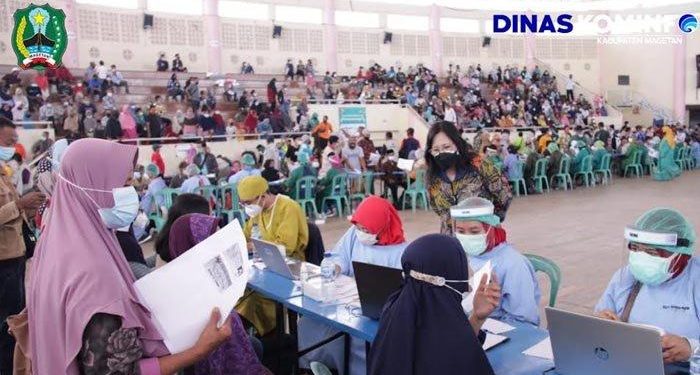 Antusias Masyarakat Magetan Ikuti Vaksinasi Serentak Bersama Pemkab dan TNI-Polri