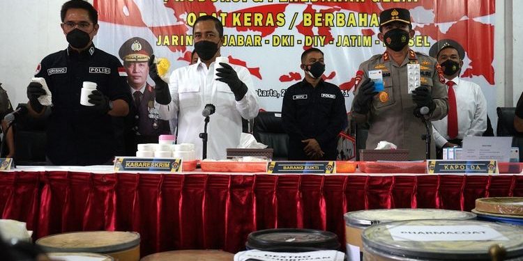 Bareskrim Bongkar Pabrik Obat Keras Ilegal di Yogyakarta, 4 Orang Jadi Tersangka