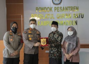 Cegah Radikal dan Terorisme, Divhumas Polri Kunjungi Ponpes Roudlatul Quran Metro