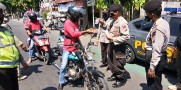 Operasi Yustisi di Jalan Raya, Polsek Mojoroto Tegur 15 Pelanggar Prokes