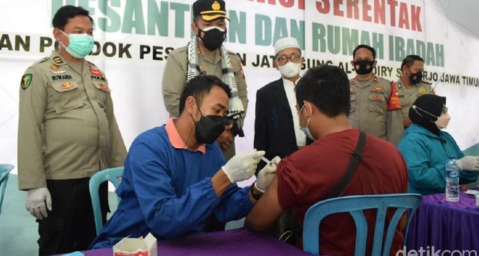 Percepat Sekolah Tatap Muka, Polisi Genjot Vaksin Seribu Santri di Sidoarjo