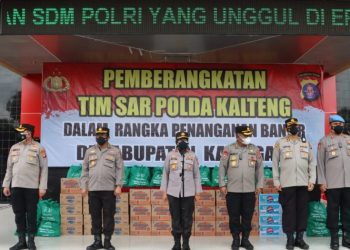 Polda Kalteng Terjunkan Tim SAR dan Bagikan Bansos