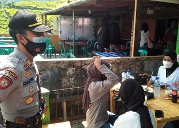 Polisi di Puncak: Ayo Makannya 30 Menit Saja, Lalu Bubar
