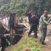 TNI-Polri & Masyarakat Tuntaskan Perbaikan Jembatan Sahayu yang Dirusak OTK
