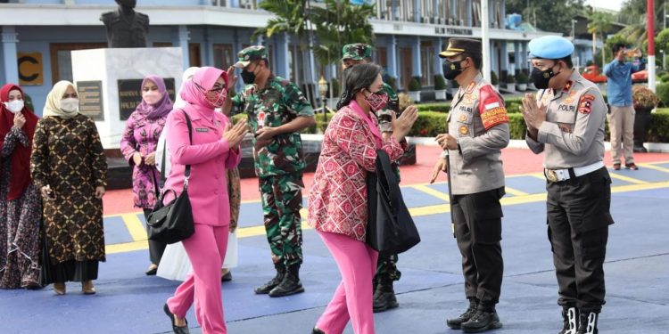 Kapolri Tinjau Korban Erupsi Gunung Semeru Di Lumajang
